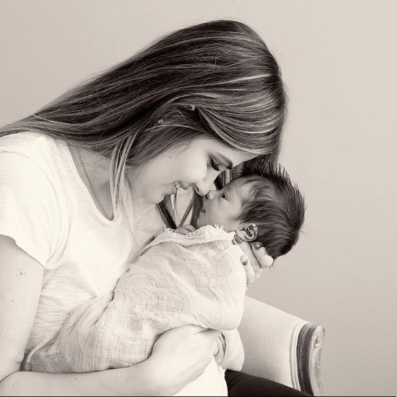 • M E E T  M E • - Picture 3 of 4